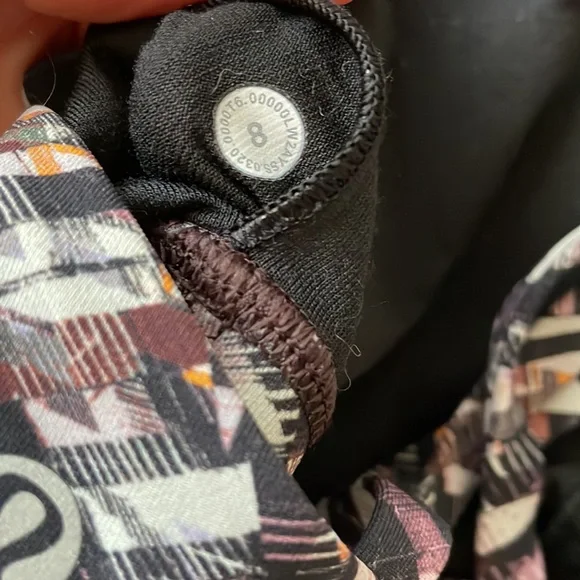 Lululemon Energy bra, size 8. EUC. Great shape! Little use. - Picture 4 of 4